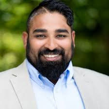 I'm thrilled to announce that I'll be starting at Howard University School  of Law this fall 2024! I'm excited to gain valuable skills to further my  professional career. Reflecting