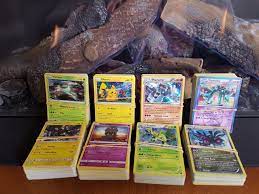 Misschien zou de winkel de kaarten nog niet hebben als ik daar langs zou gaan en dan zou ik geen cadeautje hebben. Pokemon Kaarten Set 50 Kaarten