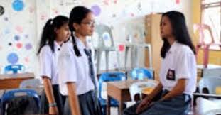 Cerkak utawa cerita cekak ing bahasa indonesia dikenal kanthi cerpen utawa cerita pendek yakuwe salah satu karya sastra kang asring dipunpanggihi wonten ing kalawarti utawa ariwarti. Cerkak Bahasa Jawa Pendidikan Tema Sekolah Baru
