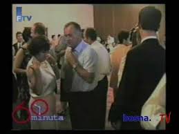 Knjigu pise vitez roda moga u dalekoj zemlji okovan pa je salje svojoj vjernoj ljubi pod zidine grada bijeloga ej, ljube moja, moga oka vilo idu. Ekskluzivni Snimci Ratka Mladica 4 Dio Youtube