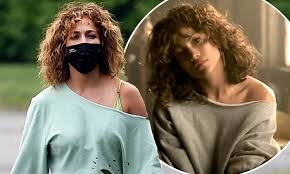 Submitted 6 days ago by simon_bane. Jennifer Lopez Wears 80s Style Off The Shoulder Top On Walk Daily Mail Online