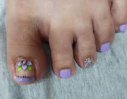 Pintarse las uñas con agua no solo resulta más saludable para nuestras uñas, también nos da la oportunidad de lucir una manicura diferente. Pin De Jazmin Abigail Lopez Abrego En Unas Cortas Arte De Unas De Pies Unas De Novia Decoradas Arte De Unas Doradas