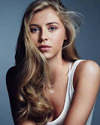 10 Seleb Inggris terseksi & berkarier cemerlang, bikin jatuh hati