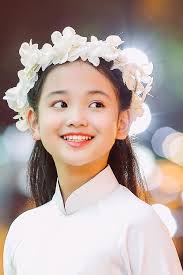 Thử hỏi các diễn viên trẻ ở diện hợp đồng với số lương ít ỏi vài ba triệu thì làm sao đủ để trang trải cuộc sống. Diá»n Vien Nhi Ha Anh Láº¥y NÆ°á»c Máº¯t Khan Giáº£ Sau Nhá»¯ng Táº­p Ä'áº§u Tien Cá»§a HÆ°Æ¡ng Vá» Tinh Than Bao Tiá»n Phong