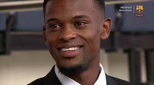 Nelson Semedo watching Sergi Roberto defend. #BDx