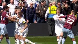 Bij de thuisploeg deed pascal struijk 52 minuten mee. Aston Villa S Anwar El Ghazi S Red Card Overturned Leeds Patrick Bamford Charged Football News Sky Sports