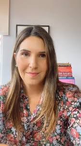 Hablemos de vinos jóvenes, vinos afrutados, fáciles de beber y  descomplicados que a todos nos gustan por su versatilidad. Cuéntame cuáles  son tus favoritos! , ., ., ., #sommelierinpty ...