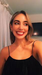 Emocionándome al ser llamada bonita 😊😁