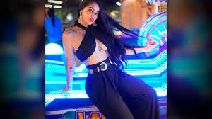 bəˈzilikə ðə lə səˈɣɾaðə fəˈmiljə; Foto 1 10 Sensuales Fotos De La Segura Influencer Que Esta Revolucionando Las Redes Sociales Diario El Heraldo