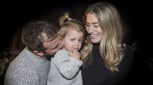 In einem interview mit der zeitschrift gala hat die nun erstmals über die beziehung gesprochen und stellt klar: Jesslynn Van Der Vaart Begint Steeds Meer Op Rafael Te Lijken Rtl Boulevard