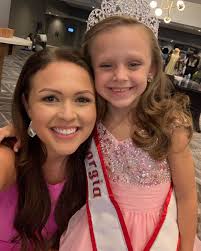 Amanda Moreno Consulting 添加了 1...