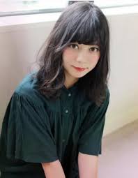 ポイントは 抜け感 アッシュグレーで実現するこなれヘアカラーの4枚目の写真 マシマロ ヘアスタイル ロング ヘアカラーダーク カラフルヘア