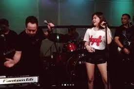 August 5, 2017, 8 pm hippodrome bar & lounge, 2f free admission vip seats are available at php1,000 cover charge per person, inclusive of food and drinks. Watch Janella Salvador And Dad Juan Miguel Salvador Cover Queen Songs