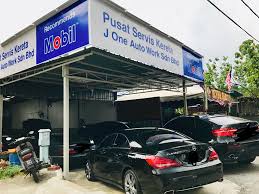 Adlin memantau vaksinasi terhadap warga lanjut usia yang berakhir hari ini dan akan dilanjutkan dengan vaksinasi untuk para guru. Workshop Central Region Guard My Ride