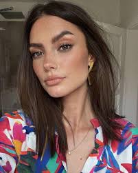 Who are recommended makeup artists in Baton Rouge?