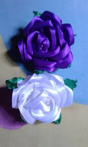 Cara membuat bunga dari pita sebelumnya kami sudah membahas mengenai cara membuat bunga dari botol plastik pada postingan kali ini kami akan berbagi panduan kerajinan tangan lainnya ialah. 65 Cara Membuat Bunga Mawar Dari Pita Jepang Beserta Gambar Gambar Bunga Mawar