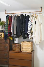 Lifehack Mit Dieser Kleiderstrange Mussen Sie Nie Mehr Bugeln Kleiderstander Aus Rohren Provisorischer Schrank Kleiderregal