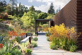 Developer joseph eichler built thousands of california housing tract homes in the 1950s and 1960s. Family Garden Design Ideas By Surfacedesign Iconic Life