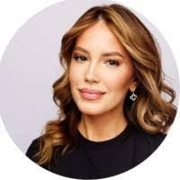 Kayla Giles's Instagram, Twitter & Facebook