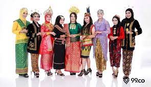 Tidak kalah dengan pakaian adat indonesia dari daerah lainnya, baju khas banten ini juga terlihat sangat mewah dan elegan. 34 Pakaian Adat Indonesia Dari Seluruh Provinsi Gambarnya Lengkap