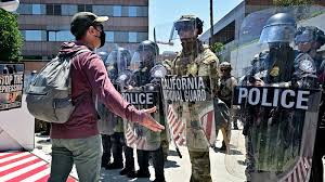 Protestas en Los Ángeles: Arrestos Masivos y Tensión por Medidas de Trump - Imagen ilustrativa del artículo