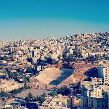 المدرج الروماني يبدو كصحن حمص عملاق صورة تصويري عمان الأردن عدستي تصوير صورة المدرج الروماني يبدو كصحن Natural Landmarks Paris Skyline Skyline