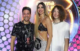 Luciana gimenez comemora seu aniversário no palco do programa wellington marques / divulgação redetv! Carnaval 2020 Luciana Gimenez Curte Camarote Junto Ao Filho Ofuxico