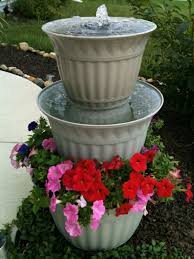 Springbrunnen für den garten können sowohl als set fertig gekauft als auch selbst angefertigt werden. Gartenbrunnen Selber Bauen 17 Einfache Und Originelle Ideen Zur Inspiration
