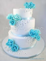 I girasoli rappresentano la vita, l'ottimismo e la positività, sono fiori. Torta Nuziale A 3 Piani Con Fiori Bianchi E Rose Azzurre Un Elegante Wedding Cake Torta Nuziale Torte Decorare Torte