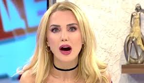 Ece erken, oğlu eymen banyodayken duşakabin camı patlayınca yetkililere sitem etti. Oglu Banyodayken Dusakabin Cami Patlayan Ece Erken Korkudan Sinir Krizi Gecirdi Magazin Haberleri
