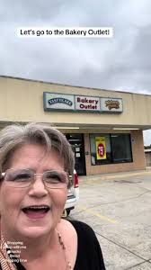 Exploring the Bakery Outlet for Delicious Snacks