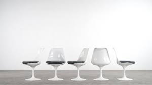 Set of eight saarinen for knoll tulip base dining chairs. Eero Saarinen Zorrobot