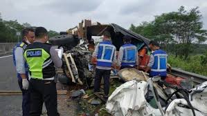 Streaming sebuah artikel mengenai berapa gaji sopir truk cabe? Ngebut Supir Truk Cabai Warga Labuhan Ratu Lampung Timur Tewas Kecelakaan Di Tol Salatiga Jateng