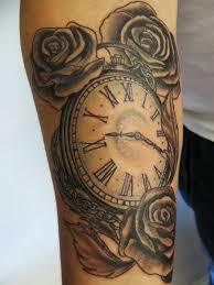 El Paso Del Tiempo Y Mas Significados De Tatuajes Con Relojes Su gran espacio permite acompañarlo de otros elementos como relojes, rosas, mapas y otros símbolos que le aporten a su significado. tiempo y mas significados de tatuajes