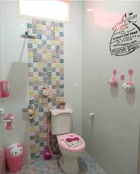 276 foto desain kamar mandi tanpa bak paling keren model 8 desain yang buat kamar mandi ukuran 1 x 2 terlihat luas desain kamar mandi untuk rumah minimalis 15 contoh kamar mandi sederhana dengan kloset jongkok terbaru 9 pilihan desain kamar mandi populer 2019 cantik dan unik desain kamar mandi sederhana dan murah terbaru 2018 ndik home. Contoh Dekorasi Kamar Mandi Kecil Tanpa Bathtub Keramik Dinding Kamar Mandi Minimalis Dekorasi Kamar Mandi Kecil Desain Kamar Mandi