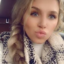 Isabella Knapp's Instagram, Twitter & Facebook