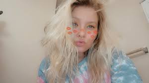 Anyone play Gris? Not quite as challenging as Ori but beautiful artwork and  music with fun platforming and puzzles.