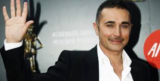 Il 58enne cantante, attore e personaggio televisivo italiano vive in una situazione di estrema indigenza. Scialpi Ultime Notizie Flash