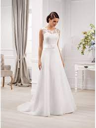 Come vedi esistono tanti tipi di abiti da sposa semplici, ma se desiderassi un abito da sposa personalizzato, così che esso valorizzi il tuo fisico e ti rappresenti al 100%, allora contattami! Abito Da Sposa Semplice Economico In Georgette Con Corpetto In Pizzo Elegante