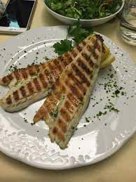 Provateli gratinati al forno , magari con un contorno di carciofi fritti, e e se volete sperimentare un altro metodo di cottura rapido ma di sicura riuscita, provate anche il branzino alla piastra accompagnato da una. Filetto Di Branzino Alla Griglia Picture Of Ristorante Cosmori Quarto D Altino Tripadvisor