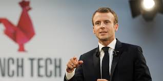 Par exemple, tout le texte ou sa grande partie est tapé en lettres majuscules et n'est pas divisé en phrases. Quand Macron Parle A La Startup Nation