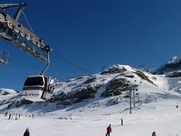 Alpe d'huez forms part of the fabulous grand domaine ski area which combines the resorts of alpe alpe d'huez hosts a wide range of events throughout the year. Skigebiet Alpe D Huez Skifahren Alpe D Huez