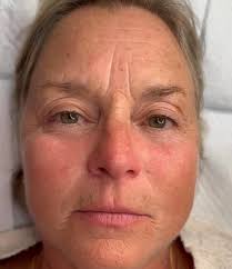 Back in the Spring, I accepted a collaboration with @top.facestudio to do  my eyebrows using her powder brow technique! After the results set in, I  fell in love with how my brows