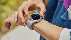 The standard model is the successor to samsung's minimalist and less expensive galaxy watch active 2. Tztycmdulw6epm