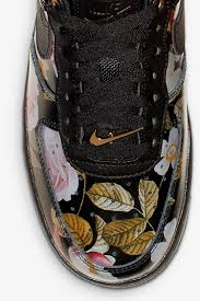 It has a handy wrist loop attached so you can carry it alone as a wristlet or use it as a wallet placed inside your bag. Women S Air Force 1 Floral Black Nike Snkrs
