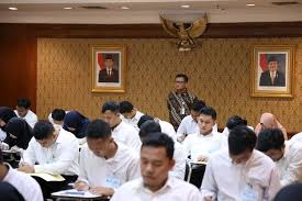 Karena tahap pemberkasan juga memiliki pengaruh untuk kelulusan cpns 2018. Lulusan S1 Daftar Cpns Sma Perlukah Penyesuaian Ijazah Halaman All Kompas Com