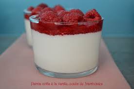 Retirez du feu et ajoutez la gélatine, et mélangez jusqu'à ce que ca fond. Panna Cotta A La Vanille Coulis De Framboises Plaisir Et Equilibre