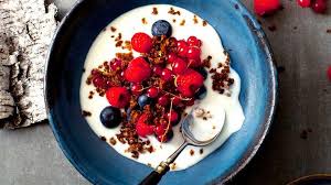 Denne side er for alle os som bruger ymderdrys. Ymer Ymerdrys Berries Yoghurt Recipe Sbs Food