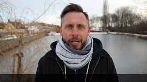 Profil novináře, moderátora, publicisty, režiséra, dramaturga a lektora mediálních kurzů jana tuny. Jan Tuna Youtube
