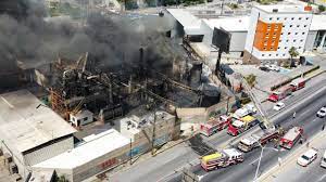 Hotel and companies evacuated due to strong fire in santa catarina. Ebwbq1zx2ysfim